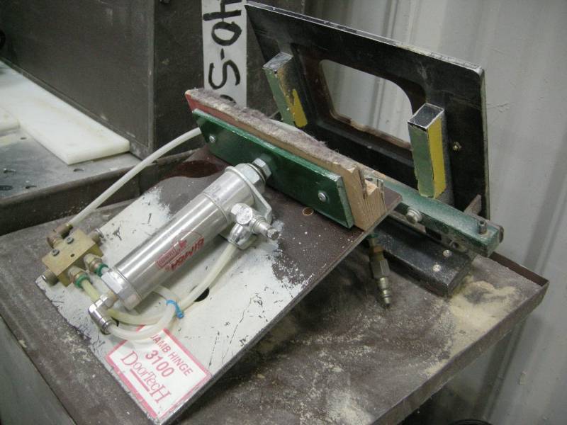 lot 32 image: Doortech 3100 Jamb Hinge Accessory