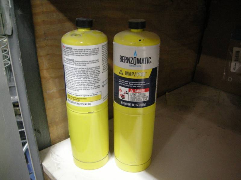 lot 39 image: 2 Bernzomatic MapPro Cylinders