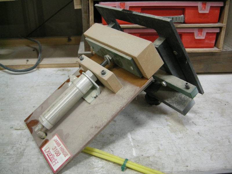 lot 42 image: Doortech 3100 Jamb Hinge Accessory