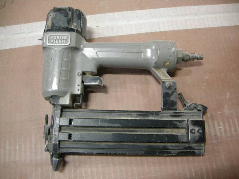lot 62 image: Porter Cable 18ga Brad Nailer