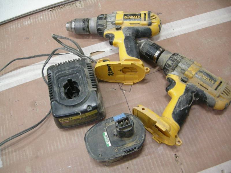 lot 88 image: DeWalt 14.4V Cordless Drills