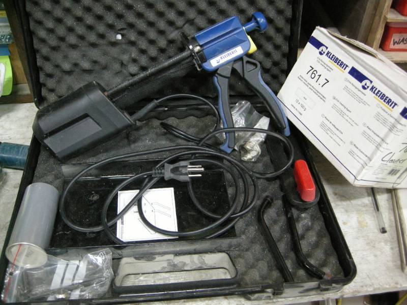 lot 93 image: Kleiberit Maxxgun Glue Gun