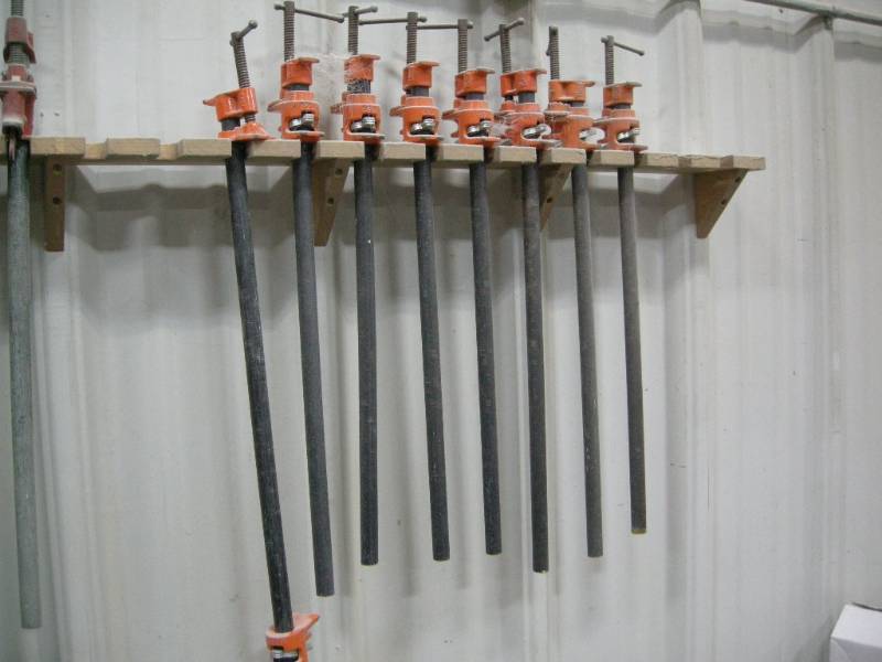 lot 100 image: 8 Pipe Clamps