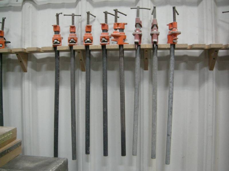 lot 101 image: 8 Pipe Clamps