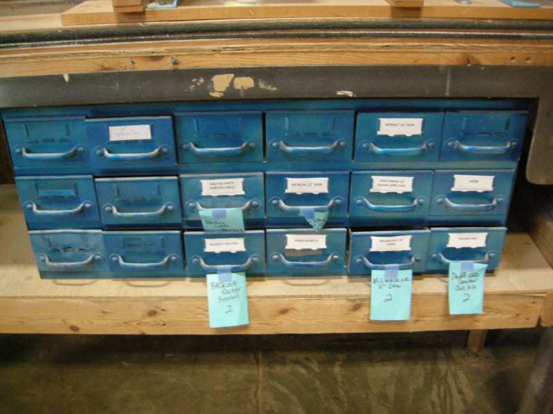 lot 107 image: Equipto Metal Storage Drawer Cabinet