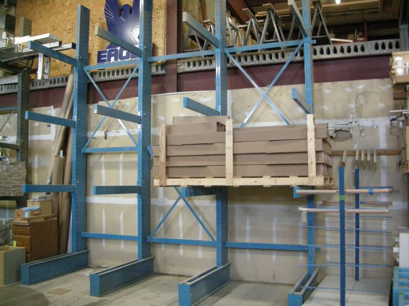 lot 139 image: Heavy Duty Cantilever Blue Pallet Racking