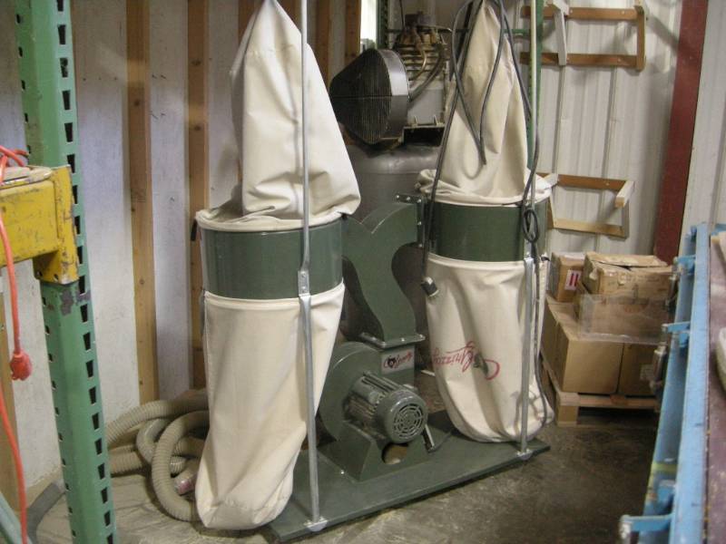 lot 173 image: Grizzly Dust Collector