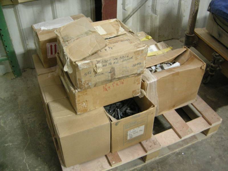 lot 177 image: Pallet Misc Door-Window Hardware