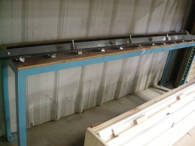 lot 184 image: Narrow Metal Work Bench