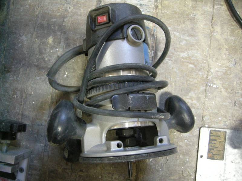 lot 228 image: Porter Cable heavy Duty Router