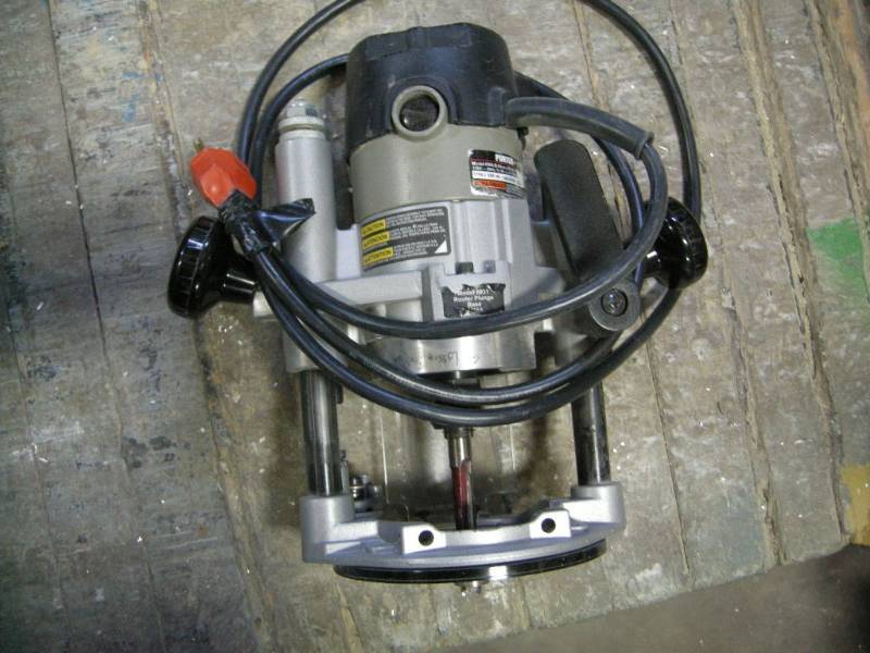 lot 230 image: Porter Cable Heavy Duty Plunge Router