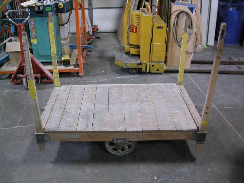 lot 253 image: Vintage Nutting Style (Lineberry) Railroad Cart