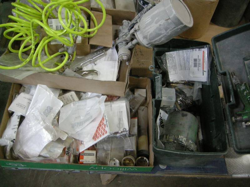 lot 276 image: Devilbiss - Husky Paint Sprayers, Accessories