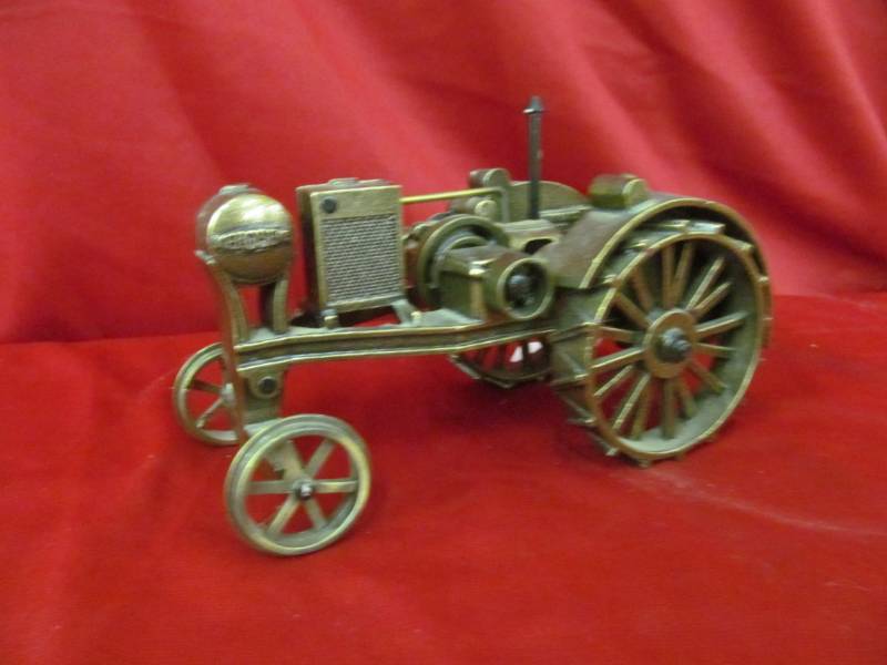 lot 5 image: Farmhand 1989 tractor