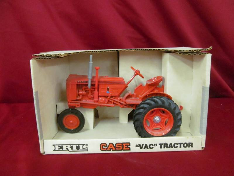 lot 6 image: Ertl Case Vac tractor