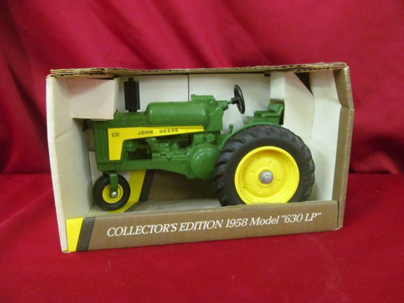 lot 13 image: John Deere Collectors Edition 1958 Model 630 LP