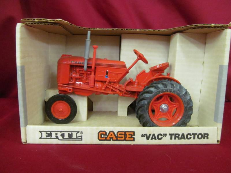 lot 17 image: Ertl Case Vac tractor 1942