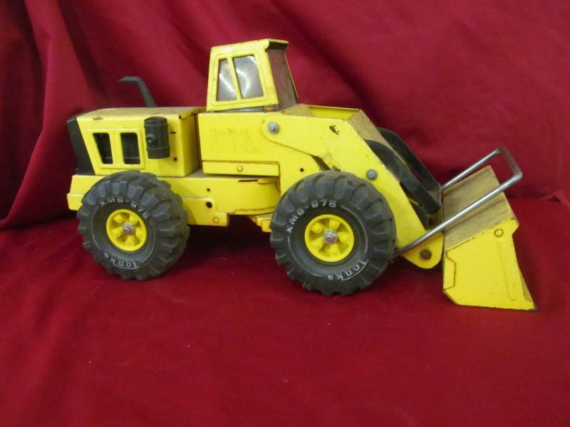 lot 18 image: Tonka Front end loader