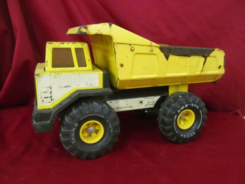 lot 19 image: Tonka Dump Truck