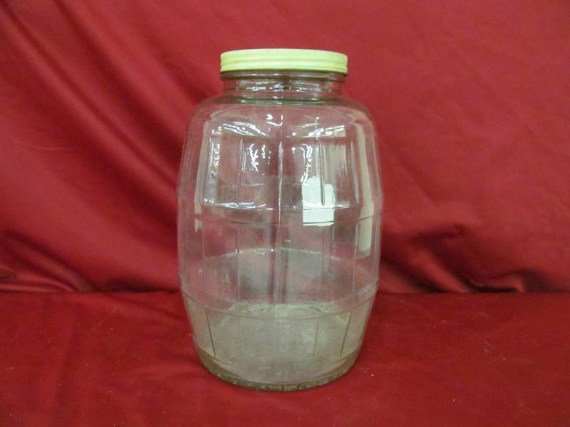 lot 28 image: vintage Duraglass Pickle barrel