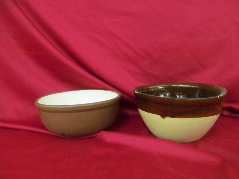 lot 36 image: bowls