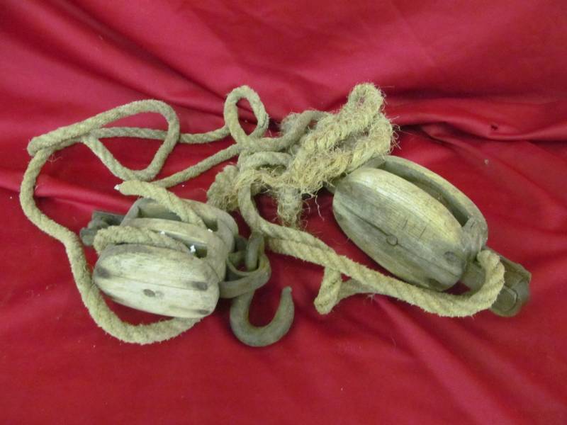 lot 37 image: vintage wood block and tackle