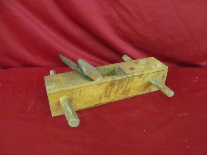 lot 46 image: vintage wood planer