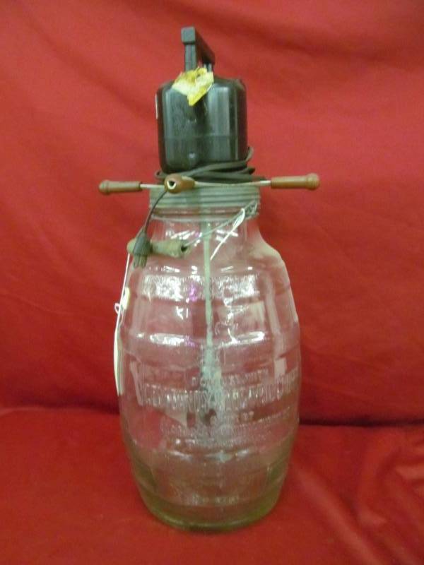 lot 69 image: vintage Gem Dandy churn