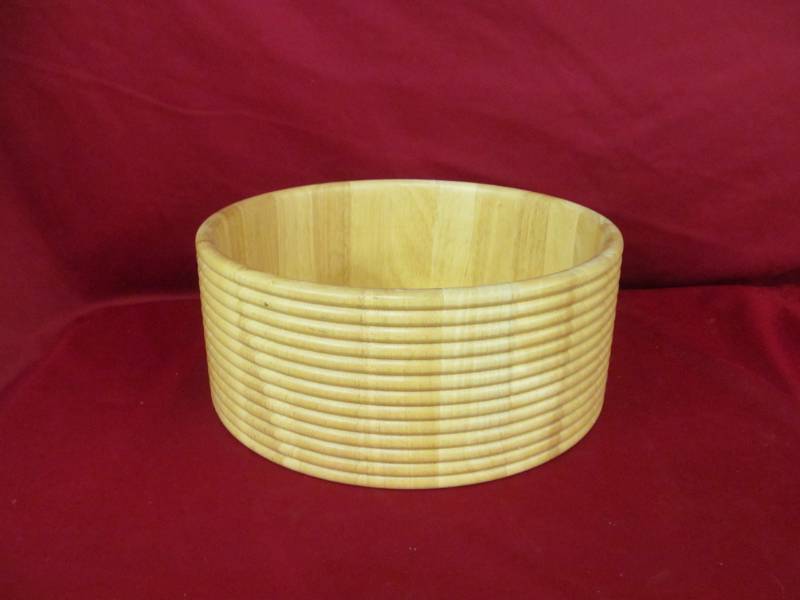 lot 75 image: wood bowl
