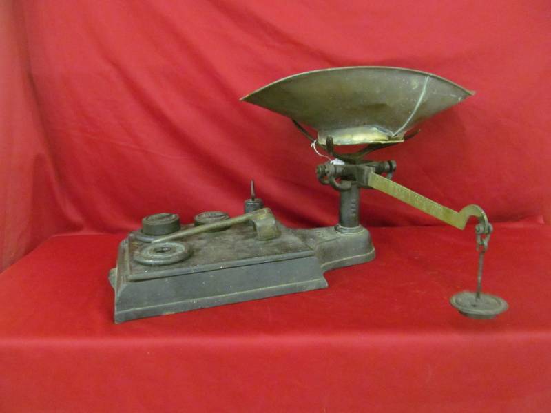 lot 80 image: vintage counterweight scale