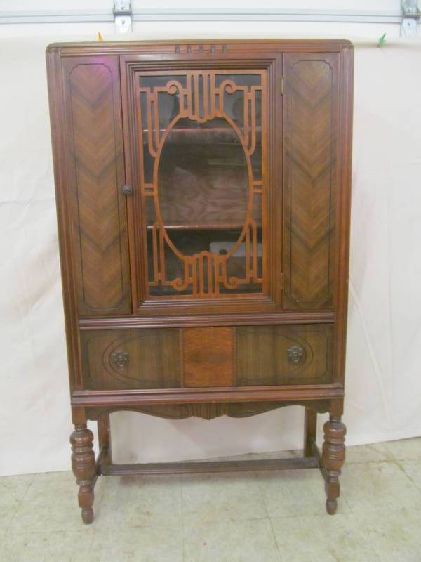 lot 85 image: vintage cabinet