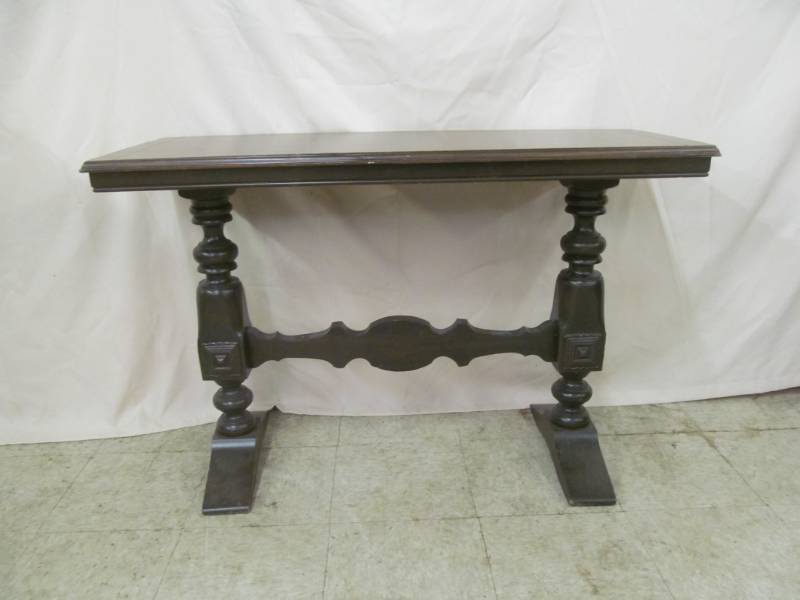 lot 94 image: vintage sofa table