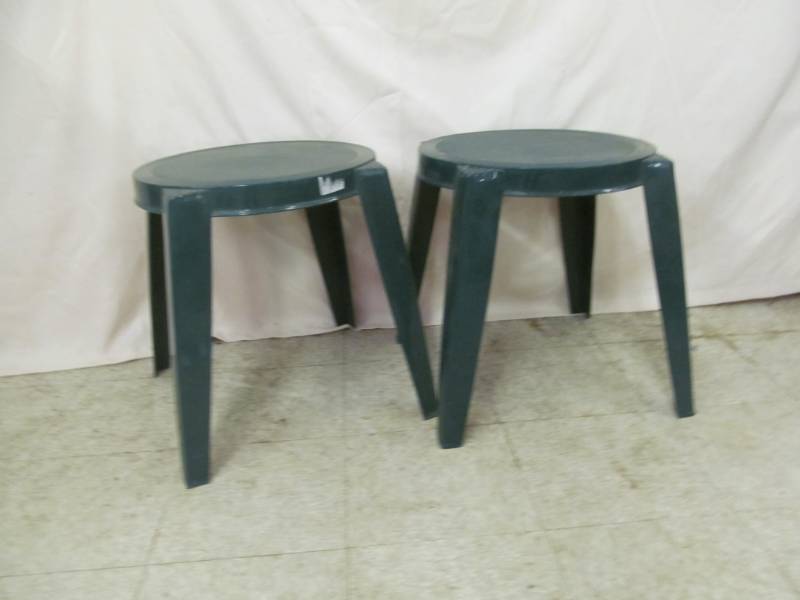 lot 97 image: patio tables
