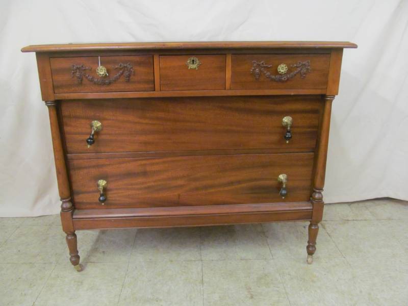 lot 101 image: vintage dresser