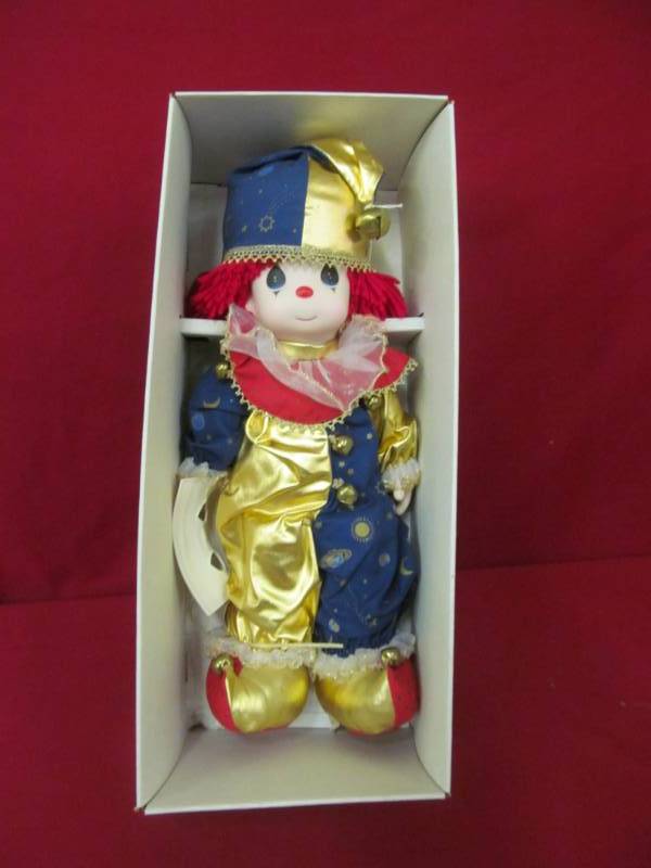 lot 113 image: Precious Moments happy the clown