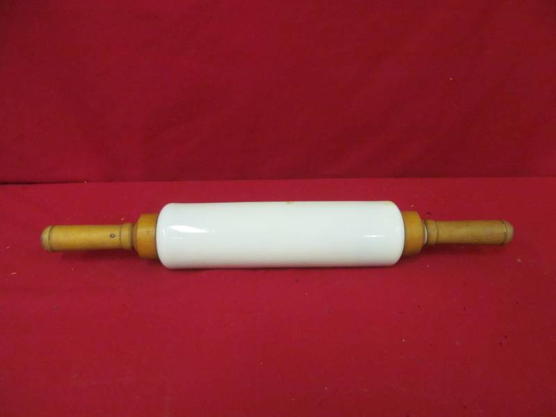 lot 129 image: vintage milk glass rolling pin