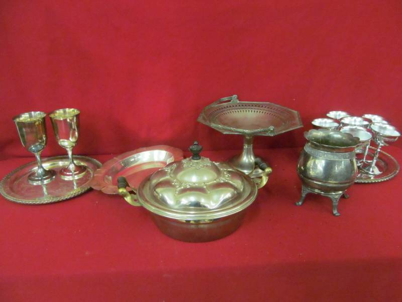 lot 134 image: glasses