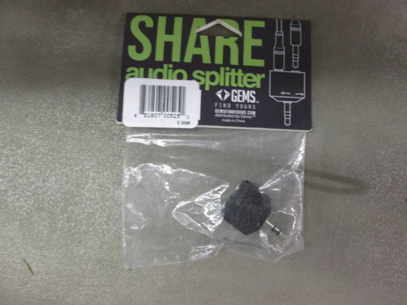 lot 85 image: Box of Gems Audio Splitters...