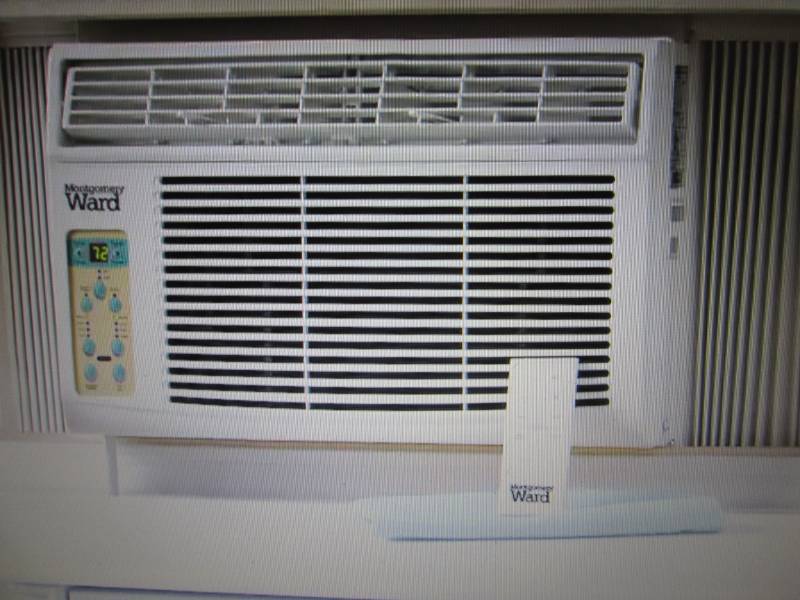 lot 107 image: 12,000 BTU Window Air Conditioner b...