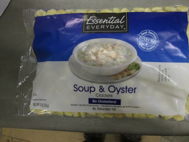 lot 121 image: Box of Soup & Oysters Crackers 9 oz...