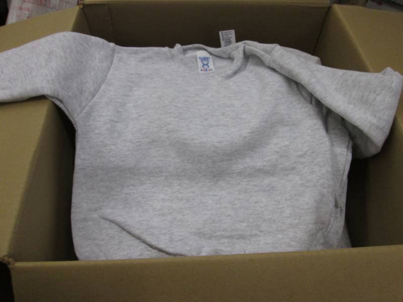 lot 126 image: Box of Size 4 Rabbit Skins 5050 Gr...