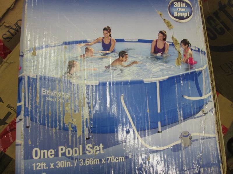 lot 141 image: BestWay 12 ft Steel Pro Frame Pool ...