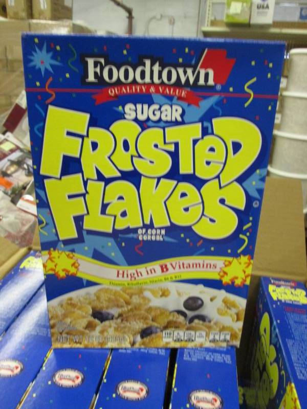 lot 142 image: Case of 14- 15 oz Boxes Foodtown Su...