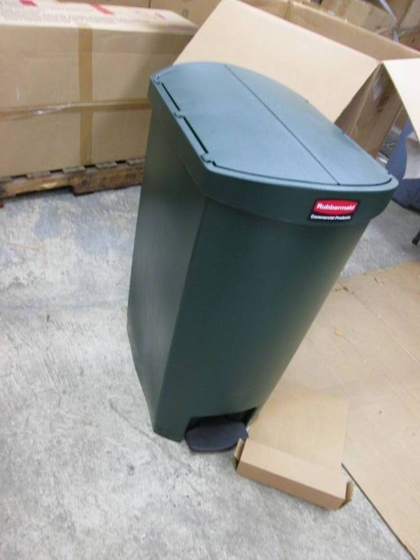 lot 146 image: Slim Green Rubbermaid Step Trash Bi...