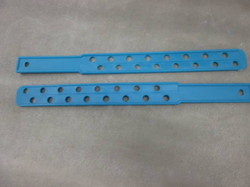 lot 180 image: Box of Plastic Paint Stir Sticks...