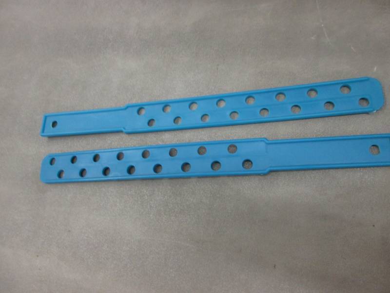 lot 182 image: Box of Plastic Paint Stir Sticks...