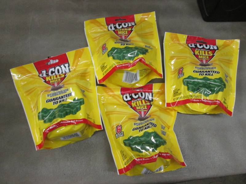 lot 207 image: Lot of 4- 6 pks d-Con Mice Bait Sta...