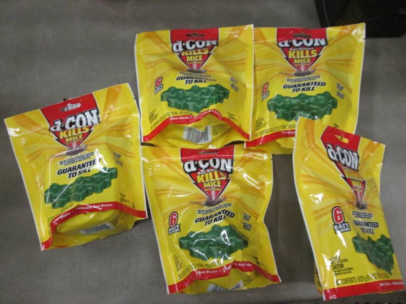 lot 211 image: Lot of 4- 6 pks d-Con Mice Bait Sta...