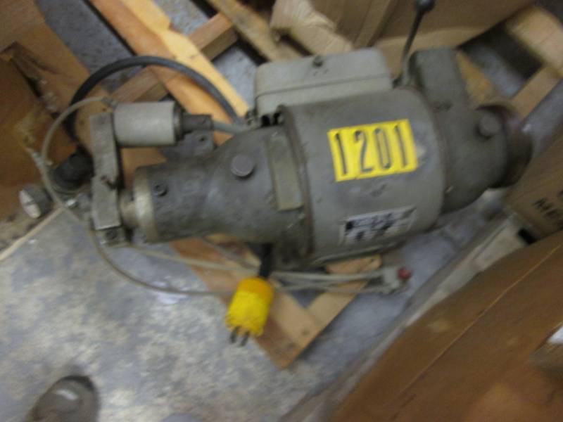 lot 212 image: Schauer Manufacturing Type LA1F 220...