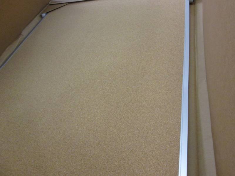 lot 286 image: Universal 3x4 ft CorkBoard...